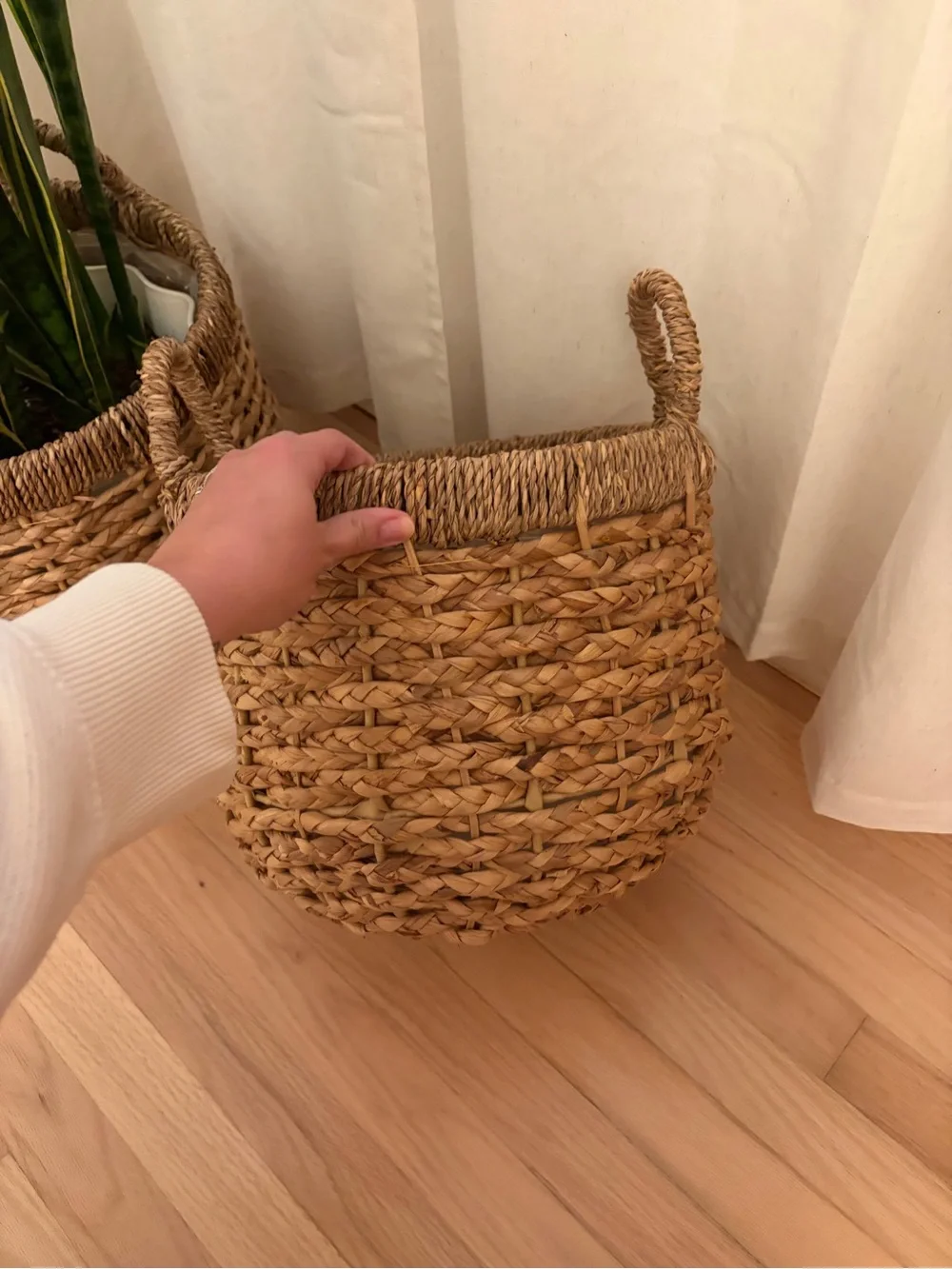 Handwoven Natural Seagrass Basket with Handles for Planst